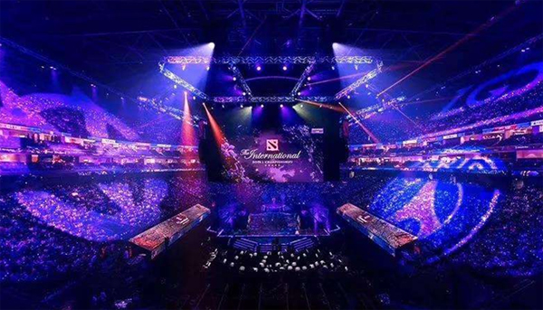 F1周末热潮掀序幕 车手赛道外惊喜亮相